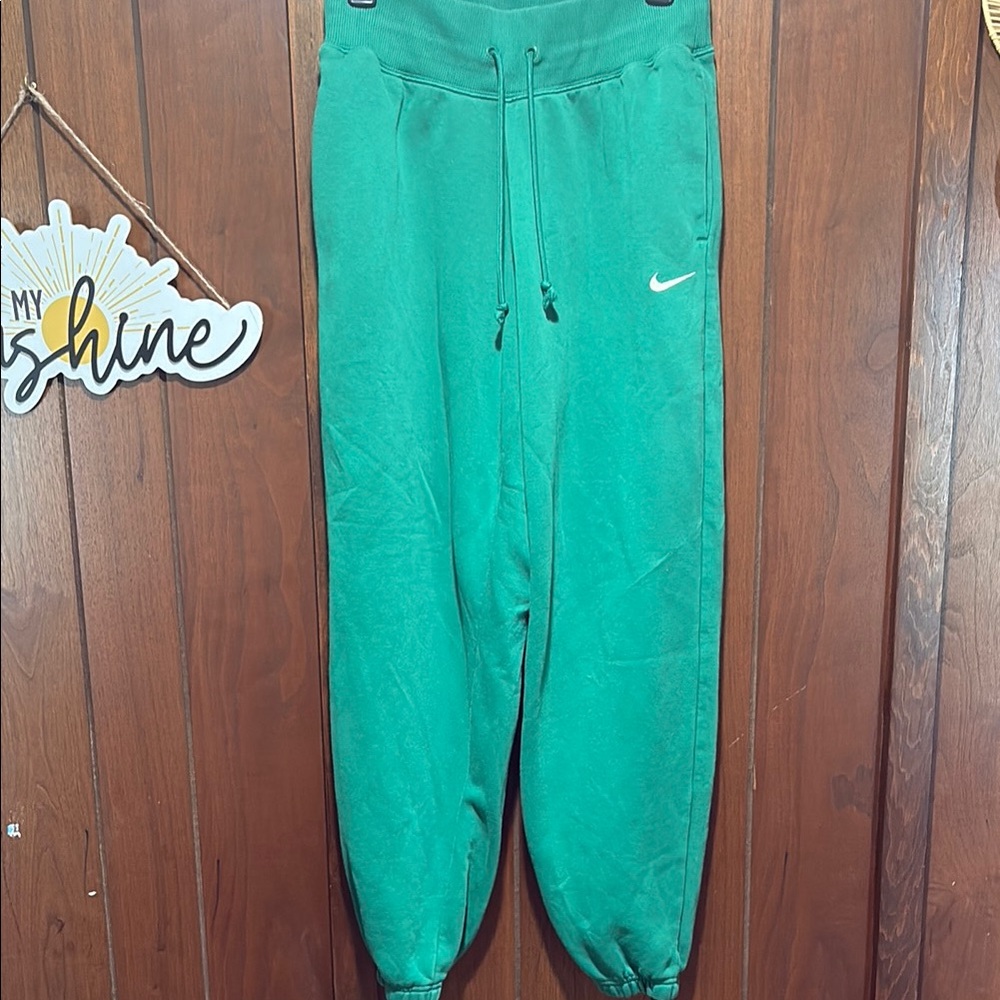 Women’s Nike Green Jogger Sweatpants